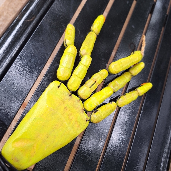 Witch Hand Zombie Finger Halloween Decor Spider Ring Metal Fingernail Wood Green - Picture 7 of 17